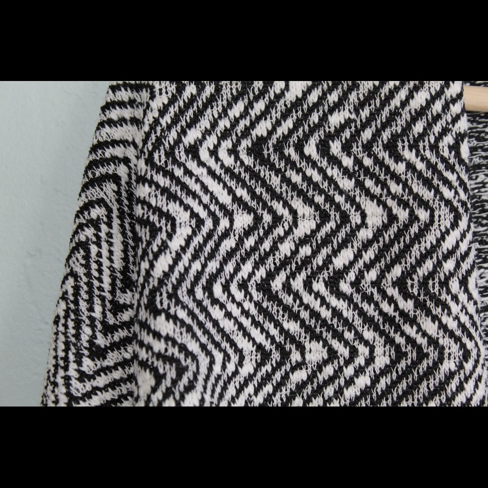 Cardigan - Picture 2 of 6